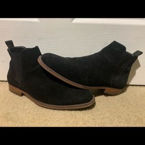 Men’s Black Suede Chelsea Boots.
